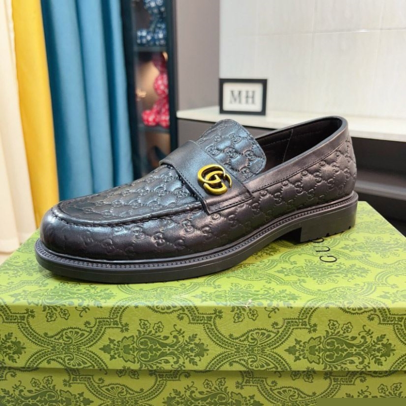 G*u*i leather shoes